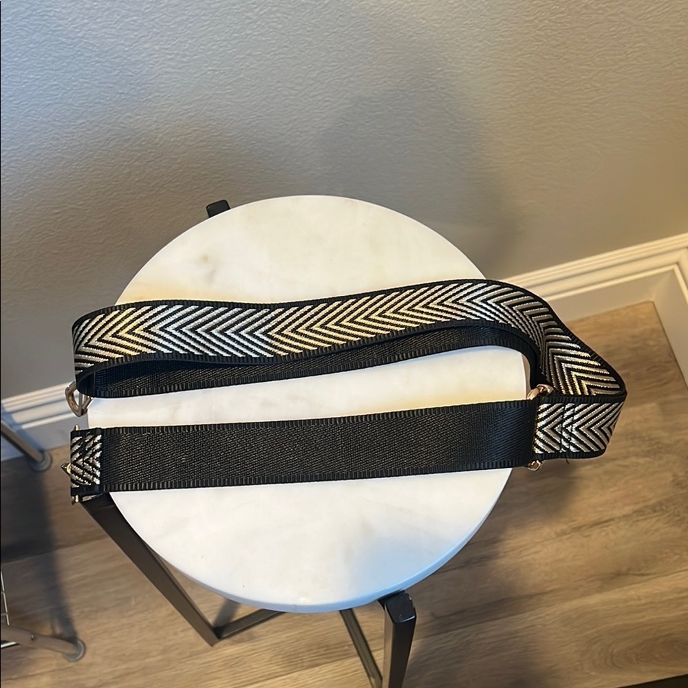 Black and Gold Chevron purse Strap - Picture 2 of 3